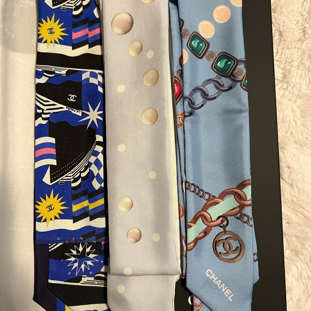 SALE❗️Pre-owned Authentic Chanel Bandeau scarf - Picture 9 of 12